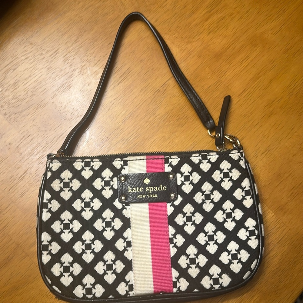 Small Kate spade purse wristlet. 8x5x1